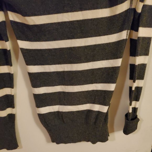 Aeropostale S/P Gray and White Striped Sweater - Picture 5 of 10